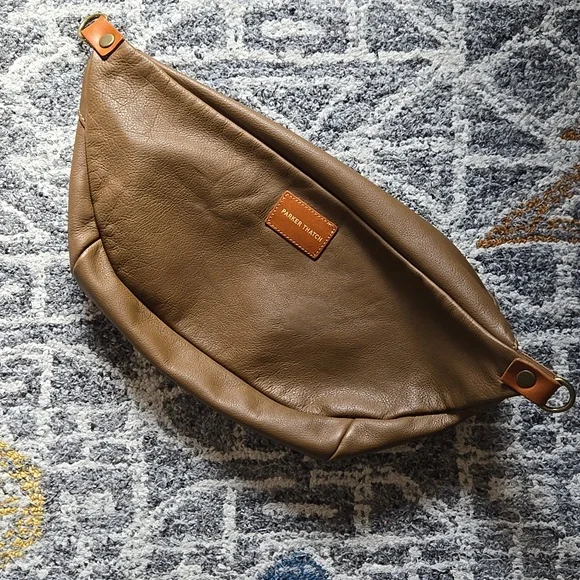 Parker Thatch sling in luggage color - Picture 2 of 9